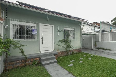 Casa à venda com 330m², 2 quartos e 4 vagasFachada