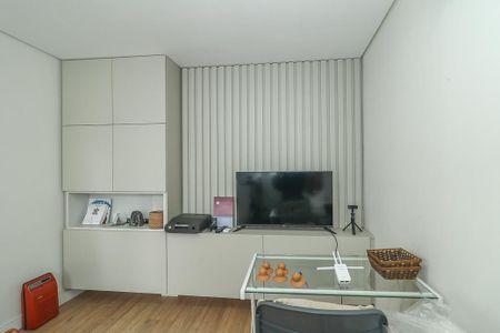 Casa à venda com 330m², 2 quartos e 4 vagasEscritório / fundos