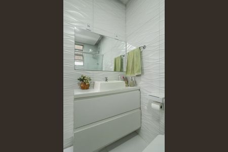 Casa à venda com 330m², 2 quartos e 4 vagasBanheiro da Suíte 2