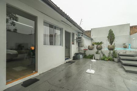 Casa à venda com 330m², 2 quartos e 4 vagasFundos