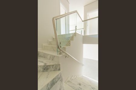 Casa à venda com 234m², 3 quartos e 4 vagasEscada