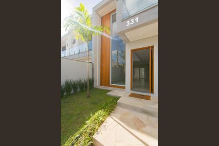 Casa à venda com 234m², 3 quartos e 4 vagasFachada