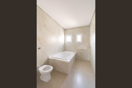 Casa à venda com 234m², 3 quartos e 4 vagasBanheiro da Suíte