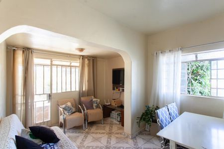 Casa à venda com 171m², 3 quartos e 2 vagas Casa à venda com 171m², 3 quartos e 2 vagasSala