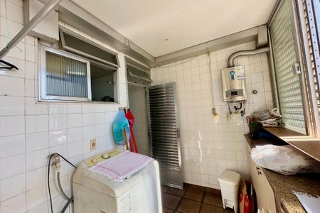 Apartamento à venda com 135m², 3 quartos e 1 vagaÁrea de Serviço