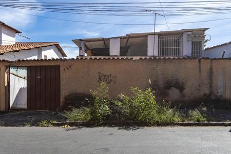Casa para alugar com 100m², 3 quartos e 2 vagas Casa para alugar com 100m², 3 quartos e 2 vagasFachada