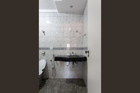 Casa à venda com 355m², 4 quartos e 4 vagasBanheiro da Suíte 1