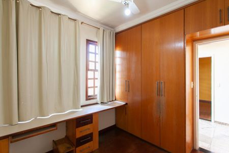 Casa à venda com 355m², 4 quartos e 4 vagasQuarto 1