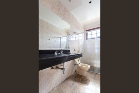 Casa à venda com 355m², 4 quartos e 4 vagasBanheiro Social