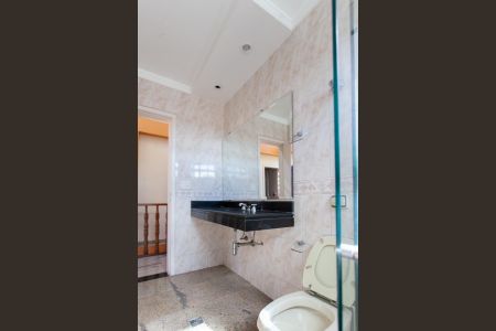 Casa à venda com 355m², 4 quartos e 4 vagasBanheiro Social