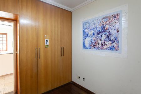 Casa à venda com 355m², 4 quartos e 4 vagasQuarto 2