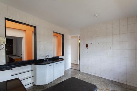 Casa à venda com 355m², 4 quartos e 4 vagasCozinha