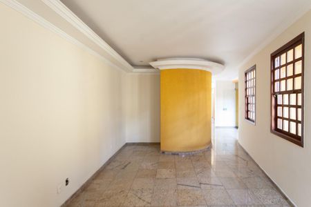 Casa à venda com 355m², 4 quartos e 4 vagasSala 1