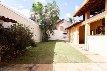 Casa à venda com 355m², 4 quartos e 4 vagasQuintal