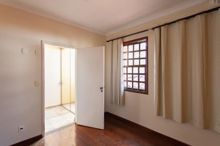 Casa à venda com 355m², 4 quartos e 4 vagasSuíte 1