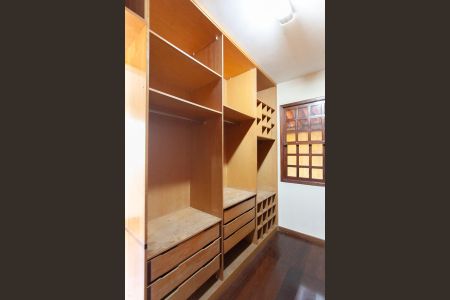 Casa à venda com 355m², 4 quartos e 4 vagasCloset da suíte 1