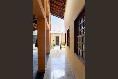 Casa à venda com 355m², 4 quartos e 4 vagasEntrada