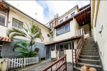 Casa para alugar com 400m², 5 quartos e 3 vagas Casa para alugar com 400m², 5 quartos e 3 vagasFundos