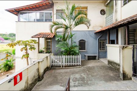 Casa para alugar com 400m², 5 quartos e 3 vagas Casa para alugar com 400m², 5 quartos e 3 vagasFundos