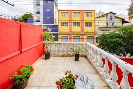 Casa para alugar com 400m², 5 quartos e 3 vagas Casa para alugar com 400m², 5 quartos e 3 vagasVaranda