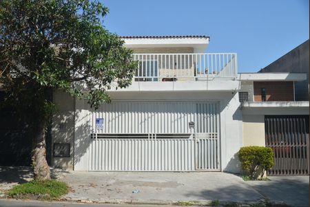 Casa à venda com 200m², 3 quartos e 4 vagasFachada