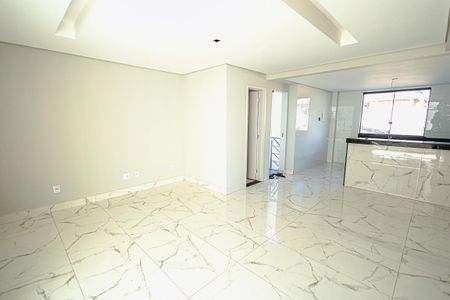 Casa à venda com 125m², 3 quartos e 2 vagas Casa à venda com 125m², 3 quartos e 2 vagasSala