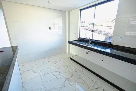 Casa à venda com 125m², 3 quartos e 2 vagas Casa à venda com 125m², 3 quartos e 2 vagasCozinha