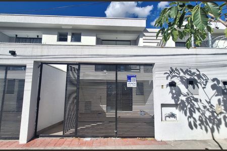 Casa à venda com 125m², 3 quartos e 2 vagas Casa à venda com 125m², 3 quartos e 2 vagasFachada / plaquinha