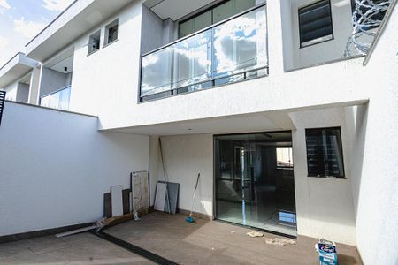 Casa à venda com 125m², 3 quartos e 2 vagas Casa à venda com 125m², 3 quartos e 2 vagasGaragem