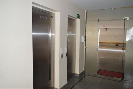 Apartamento à venda com 69m², 2 quartos e 1 vagaElevadores