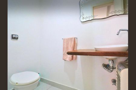 Apartamento à venda com 96m², 2 quartos e sem vagaBanheiro da suíte 2