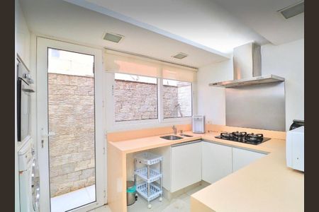 Apartamento à venda com 96m², 2 quartos e sem vagaCozinha 