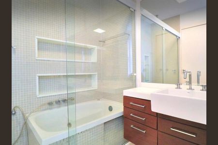 Apartamento à venda com 96m², 2 quartos e sem vagaBanheiro da suíte 2