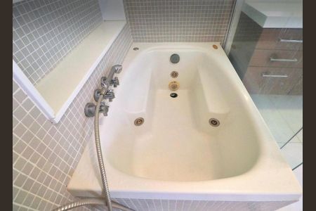 Apartamento à venda com 96m², 2 quartos e sem vagaBanheiro da suíte 2