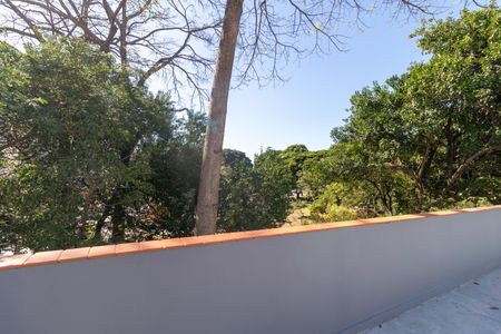 Casa à venda com 340m², 3 quartos e 4 vagas Casa à venda com 340m², 3 quartos e 4 vagasEdícula - Terraço