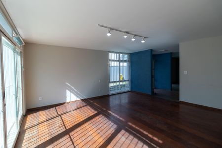 Casa à venda com 340m², 3 quartos e 4 vagas Casa à venda com 340m², 3 quartos e 4 vagasSala 2