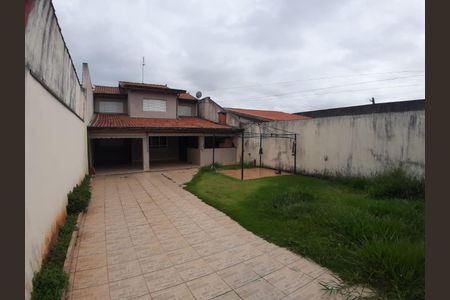 Casa à venda com 200m², 3 quartos e 8 vagasFoto 02