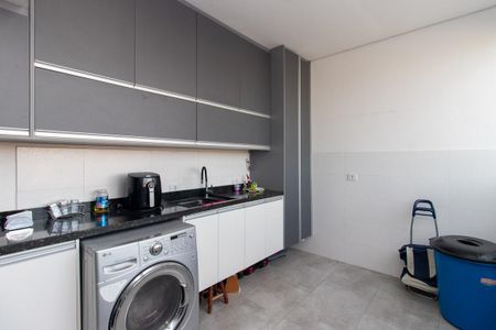 Casa à venda com 240m², 3 quartos e 1 vagaÁrea de Serviço