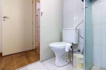 Apartamento à venda com 84m², 3 quartos e 2 vagas Apartamento à venda com 84m², 3 quartos e 2 vagasBanheiro da Suíte