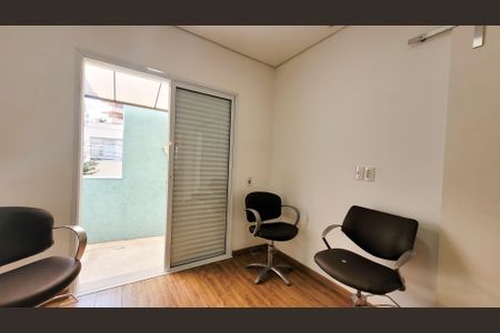 Casa à venda com 250m², 2 quartos e 1 vagaSuíte