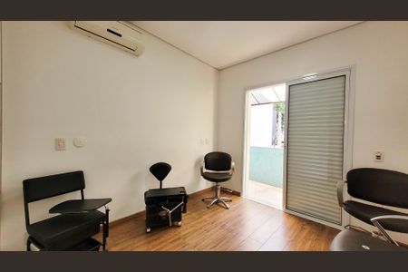 Casa à venda com 250m², 2 quartos e 1 vagaSuíte