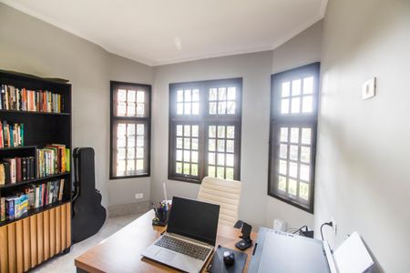 Casa de condomínio para alugar com 407m², 4 quartos e 4 vagasEscritório