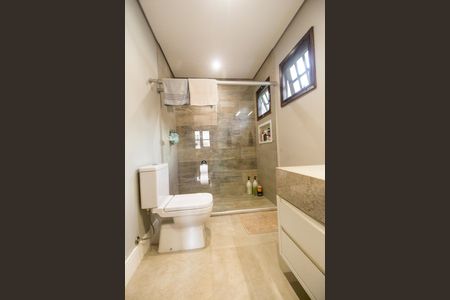 Casa de condomínio para alugar com 407m², 4 quartos e 4 vagasBanheiro da Suíte 2