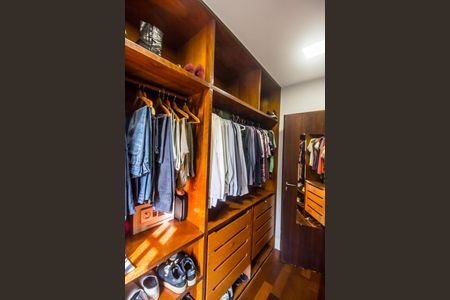 Casa de condomínio para alugar com 407m², 4 quartos e 4 vagasCloset da suíte 1