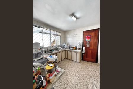 Casa à venda com 333m², 4 quartos e 4 vagas Casa à venda com 333m², 4 quartos e 4 vagasCozinha