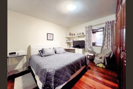 Casa à venda com 333m², 4 quartos e 4 vagas Casa à venda com 333m², 4 quartos e 4 vagasQuarto 3