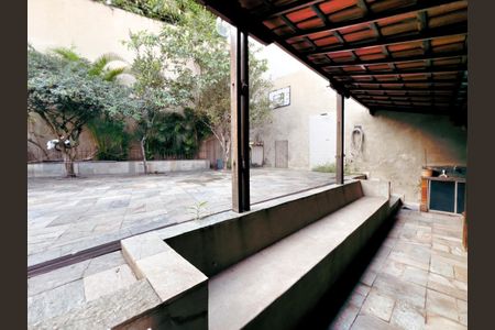 Casa à venda com 333m², 4 quartos e 4 vagas Casa à venda com 333m², 4 quartos e 4 vagasÁrea Externa