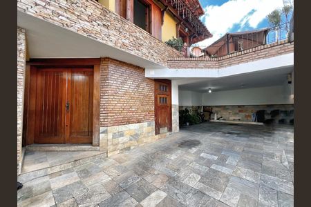 Casa à venda com 333m², 4 quartos e 4 vagas Casa à venda com 333m², 4 quartos e 4 vagasGaragem