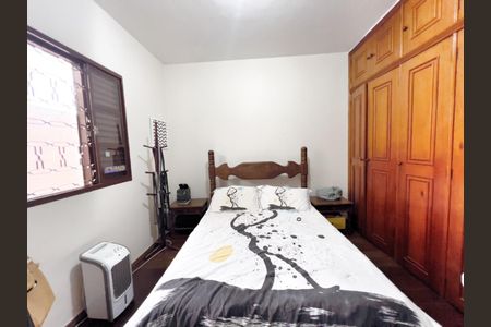 Casa à venda com 333m², 4 quartos e 4 vagas Casa à venda com 333m², 4 quartos e 4 vagasQuarto 2