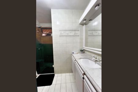 Casa à venda com 333m², 4 quartos e 4 vagas Casa à venda com 333m², 4 quartos e 4 vagasBanheiro